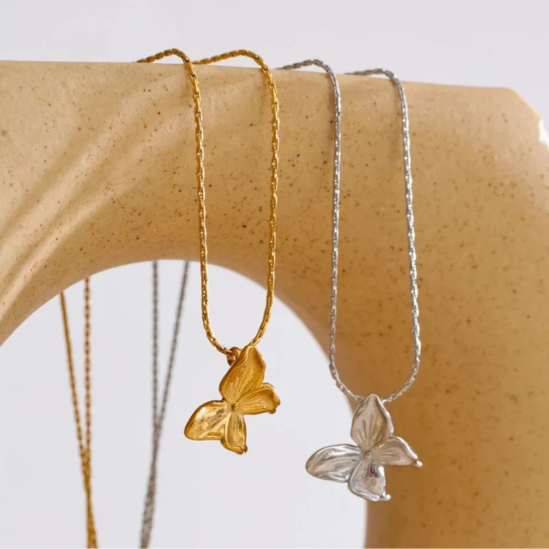 Collier pendentif Papillon
