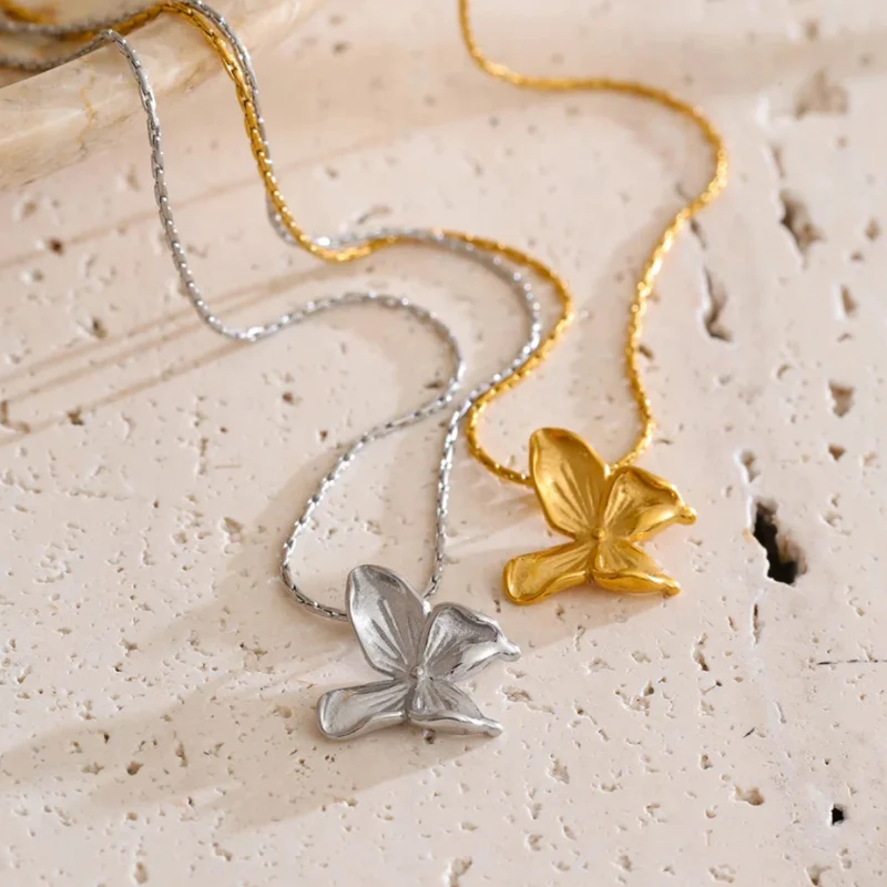 Collier pendentif Papillon