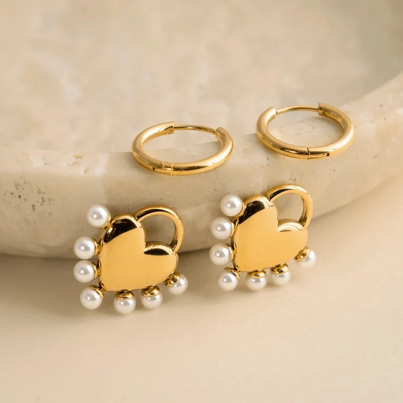 Boucles d'Oreilles Coeur et Perles Blanches