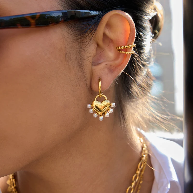 Boucles d'Oreilles Coeur et Perles Blanches