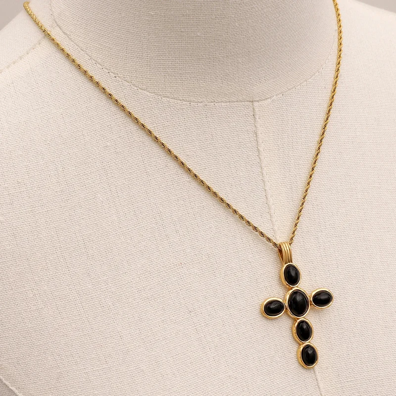 Collier Croix Perles Noires