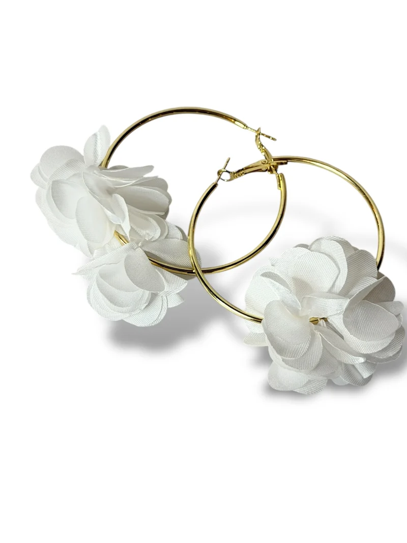 LOLITA - BOUCLES D'OREILLES CREOLES AVEC FLEUR BLANCHE