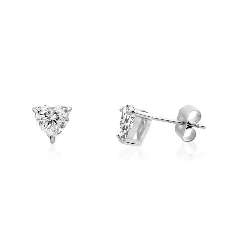Clous d'oreilles classiques en forme de cœur
