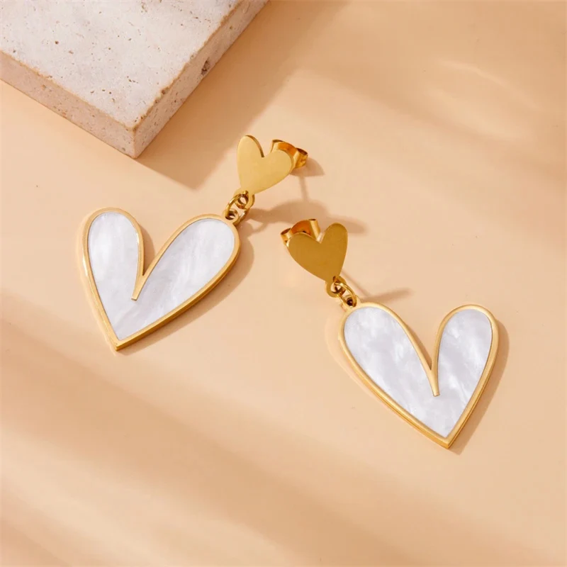 Boucles d'Oreilles Coeurs Nacre Blanc