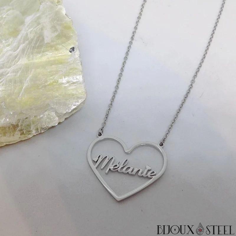 Collier prénom personnalisé dans son coeur en acier inoxydable