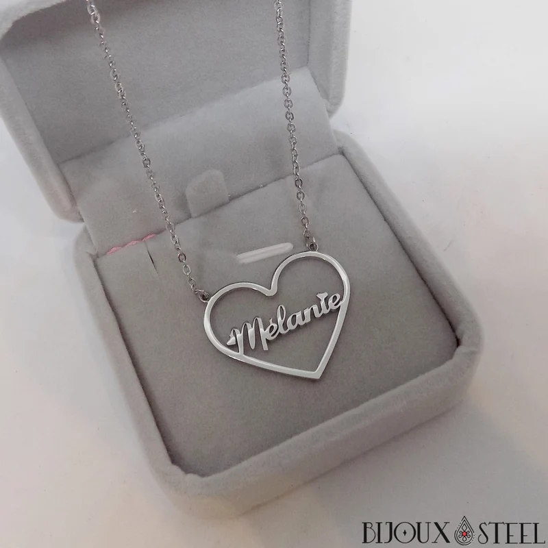 Collier prénom personnalisé dans son coeur en acier inoxydable