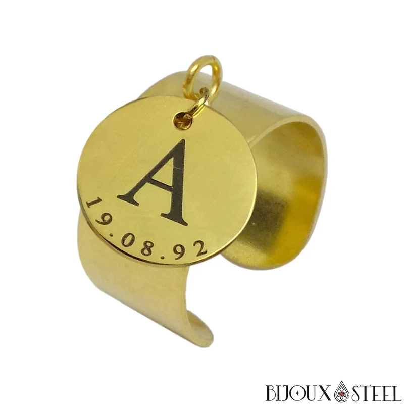 Bague large ajustable à médaille personnalisée lettre et date en acier inoxydable