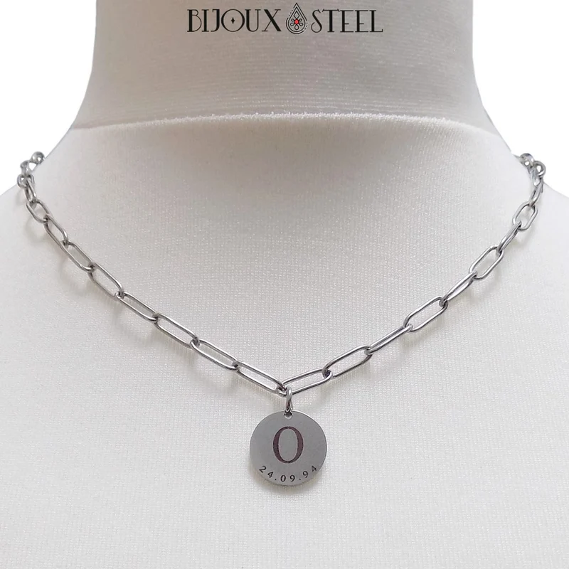 Collier trombone médaille personnalisée lettre et date en acier inoxydable