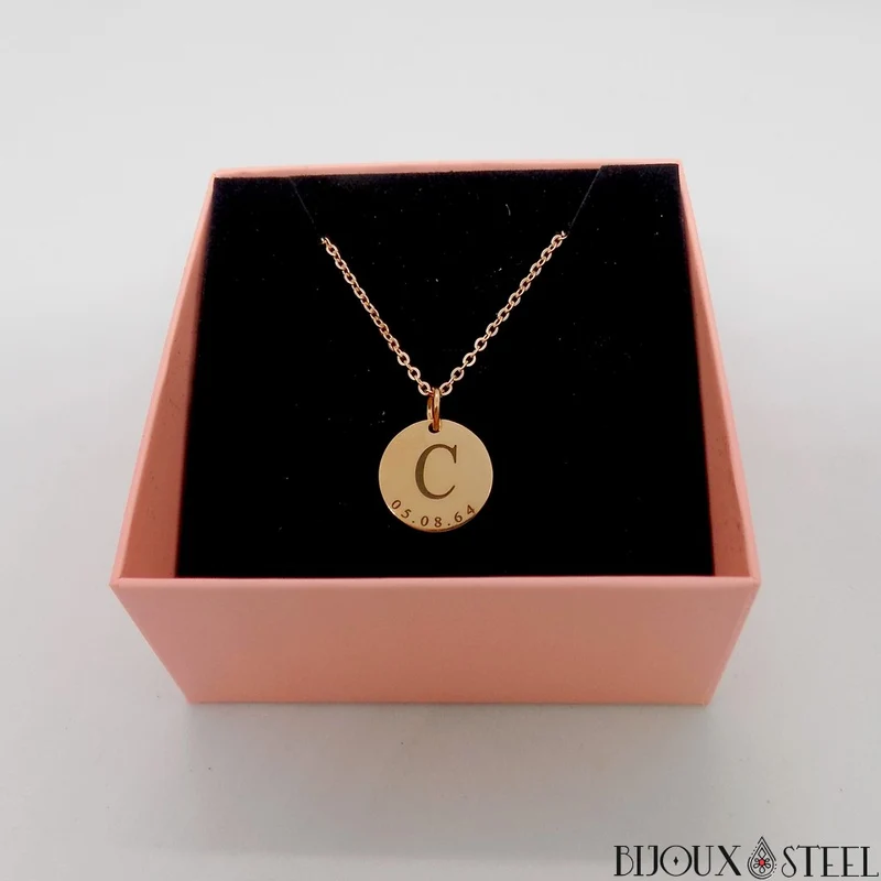 Collier médaille personnalisée initiale et date en acier inoxydable