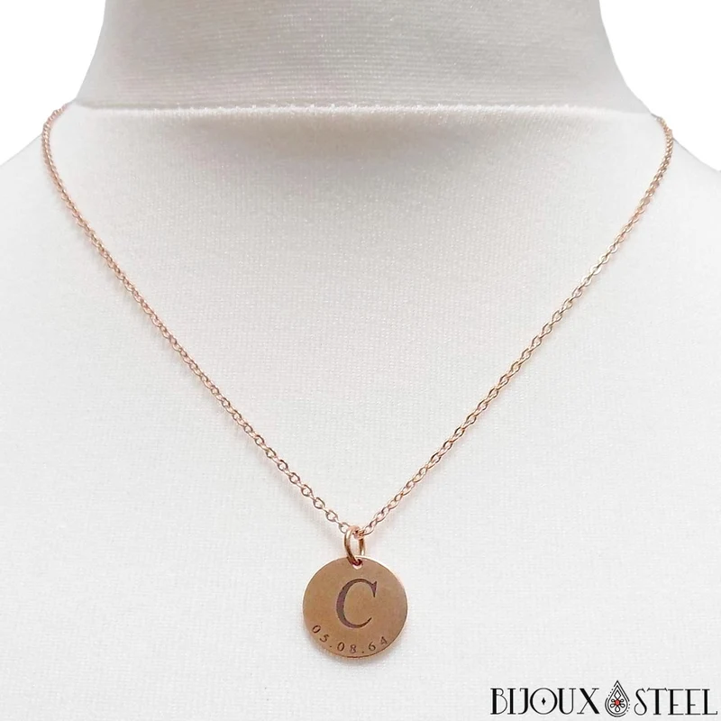 Collier médaille personnalisée initiale et date en acier inoxydable