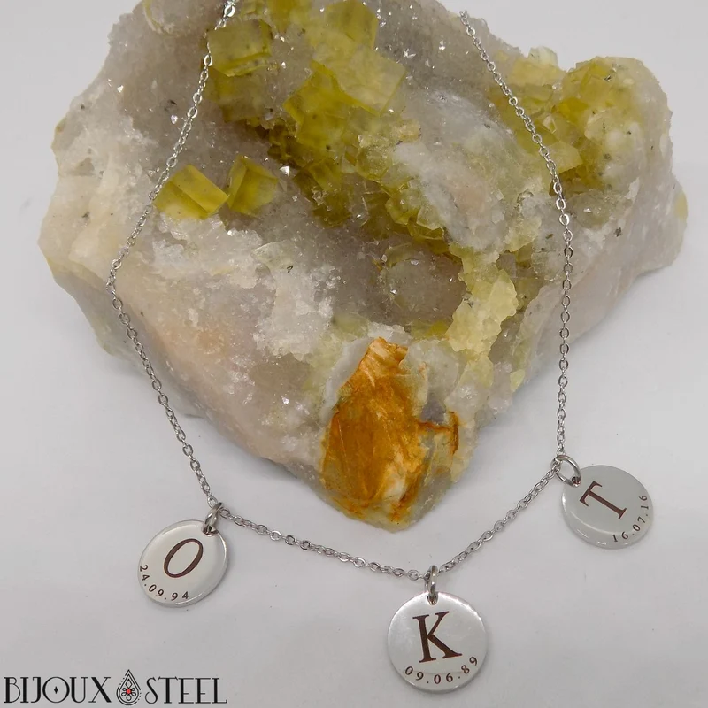 Collier médaille personnalisée initiale et date en acier inoxydable