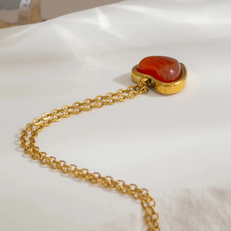 Collier Coeur Résine Rouge