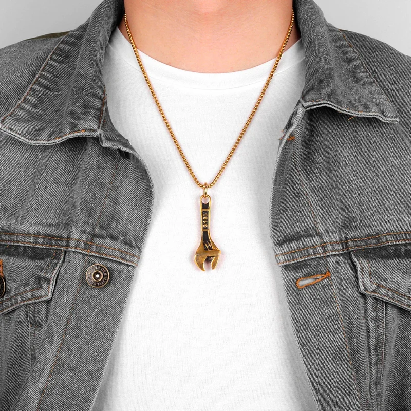 Collier Pendentif Clé à Molette