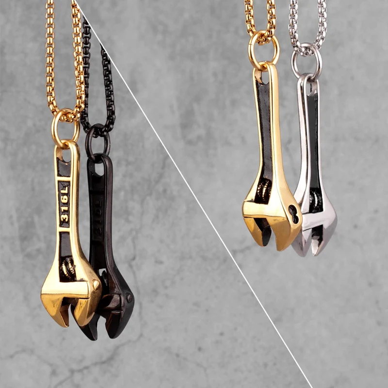 Collier Pendentif Clé à Molette