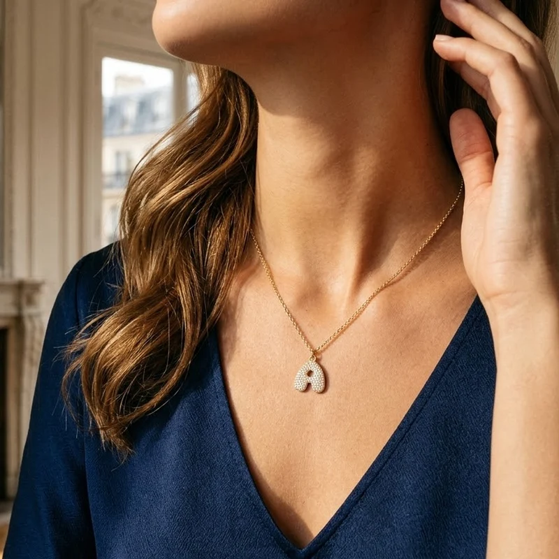 Collier en lettre bubble strass