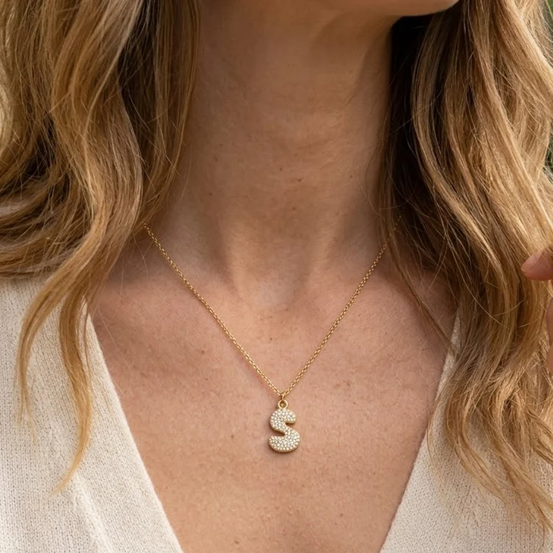 Collier en lettre bubble strass