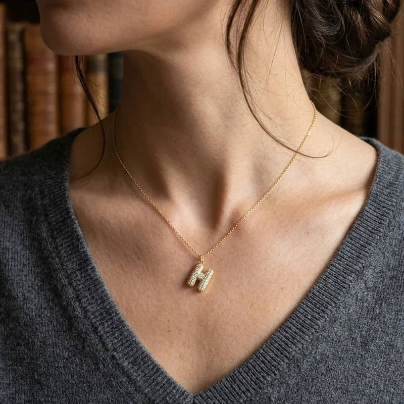 Collier en lettre bubble strass