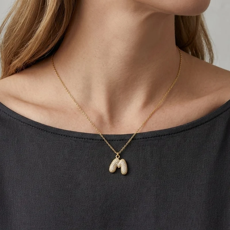 Collier en lettre bubble strass
