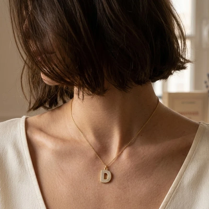 Collier en lettre bubble strass