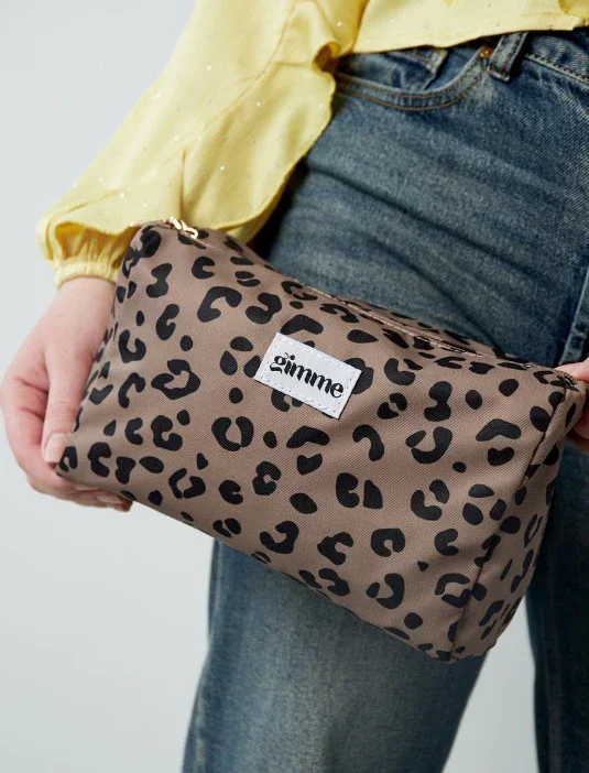 Pochette imperméable léopard à fermeture dorée