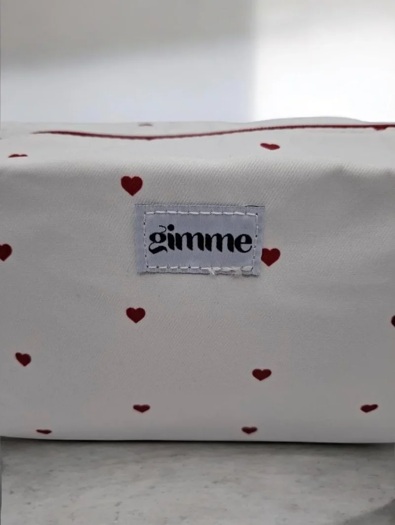 Pochette trousse imperméable blanche à cœurs rouges