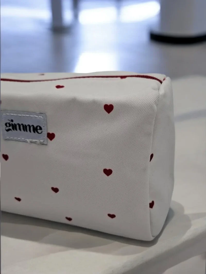 Pochette trousse imperméable blanche à cœurs rouges