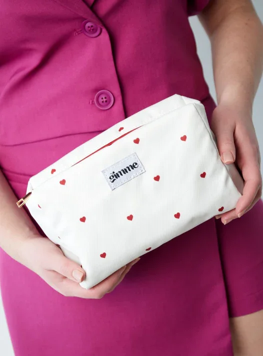 Pochette trousse imperméable blanche à cœurs rouges
