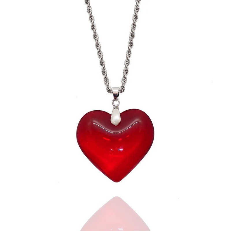 Collier à pendentif cœur rouge en verre