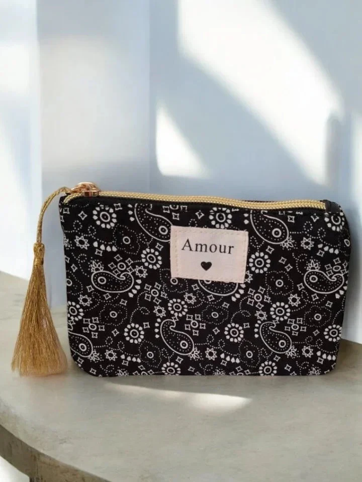 Pochette noire à motif bandana « Amour »