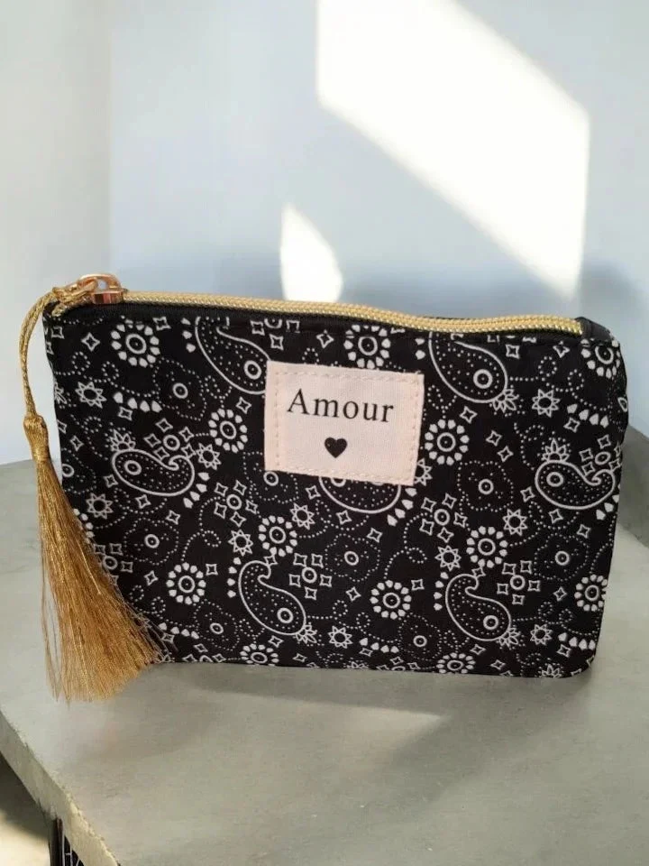 Pochette noire à motif bandana « Amour »