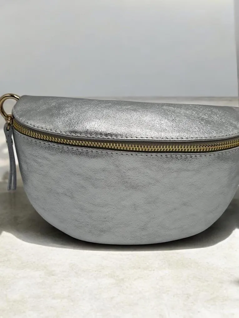 Sac banane en cuir irisé argenté femme