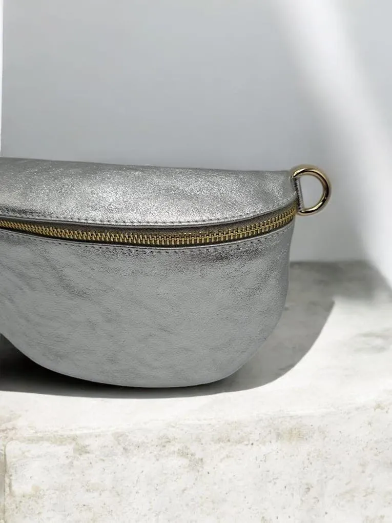 Sac banane en cuir irisé argenté femme