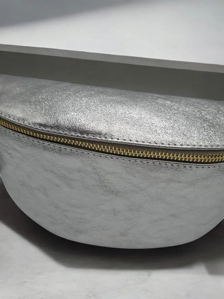 Sac banane en cuir irisé argenté femme