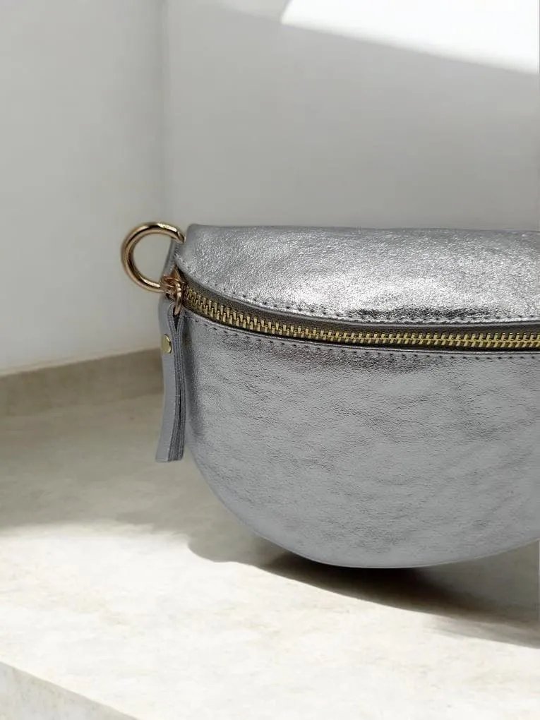 Sac banane en cuir irisé argenté femme