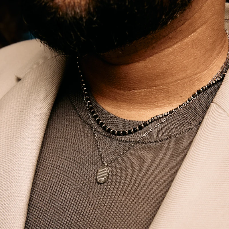 Pendentif à étiquette minimaliste