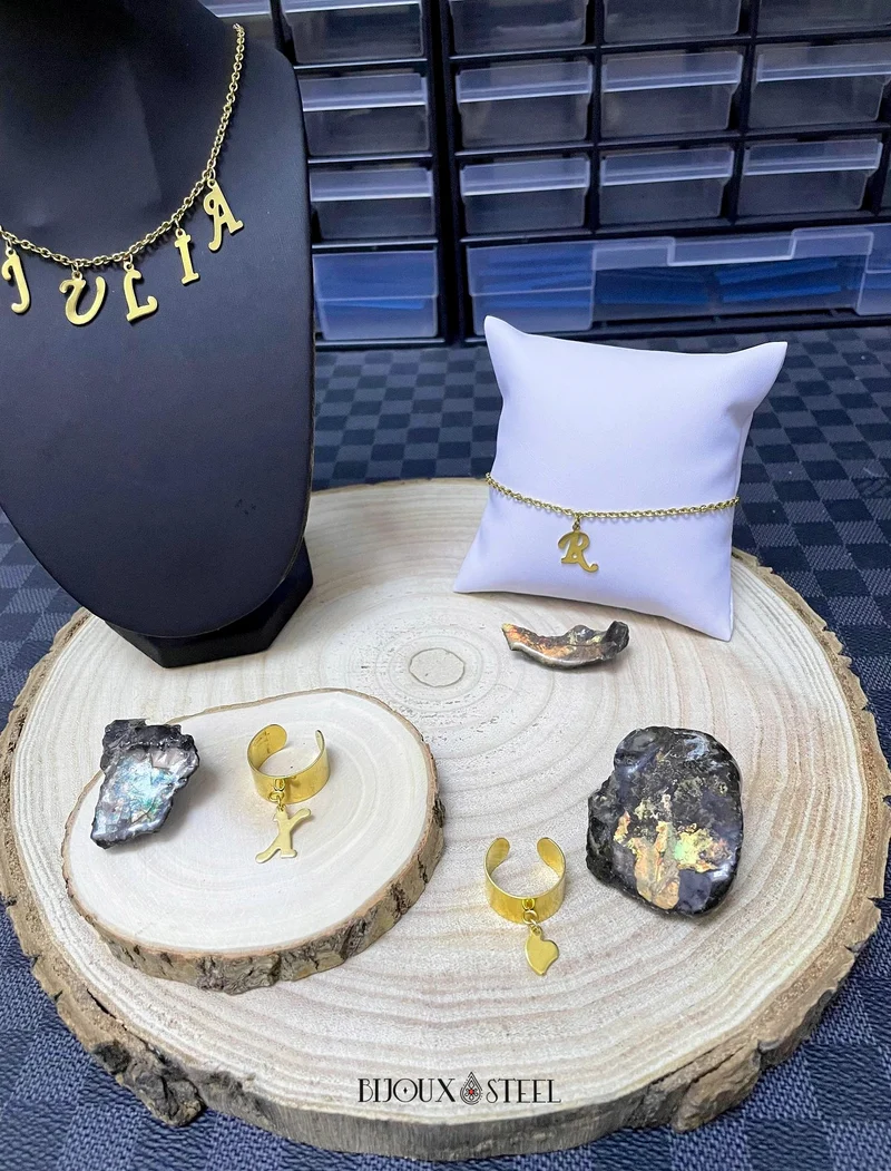 Collier prénom doré lettres pendantes personnalisables en acier inoxydable