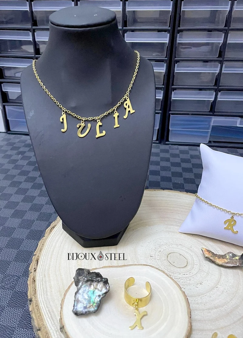 Collier prénom doré lettres pendantes personnalisables en acier inoxydable