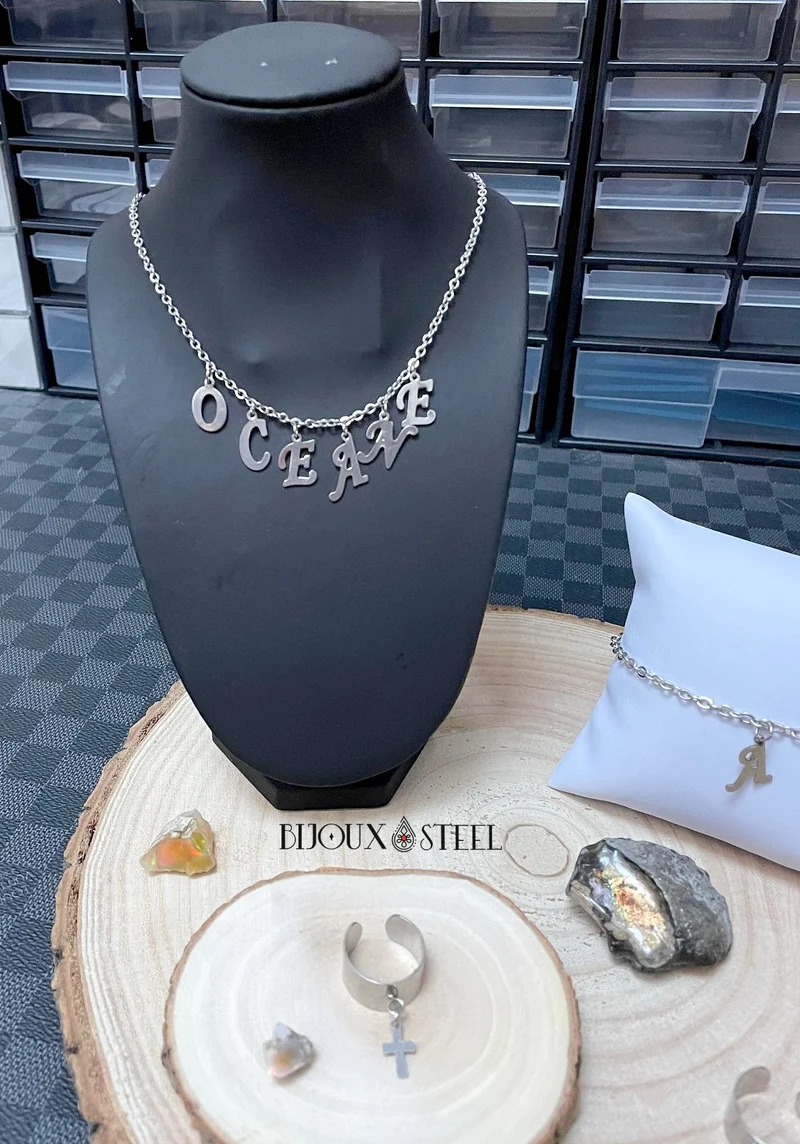 Collier prénom argenté lettres pendantes personnalisables en acier inoxydable