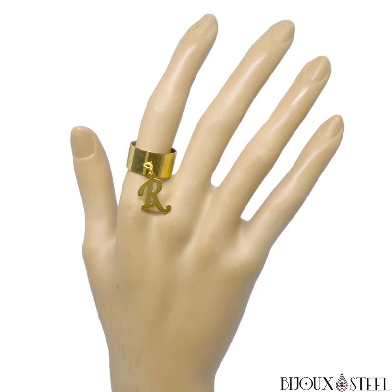Bague large ajustable dorée à pendentif lettre en acier inoxydable