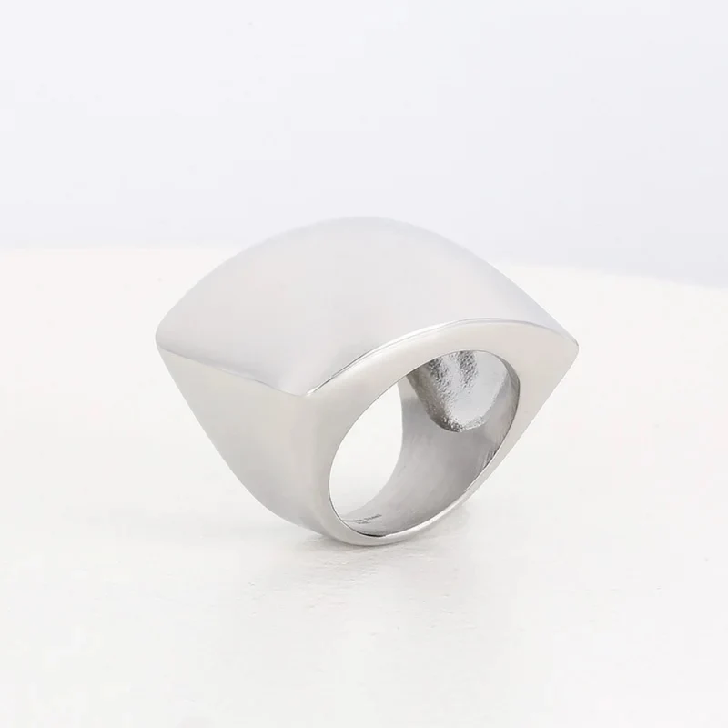 Grosse Bague Design Femme