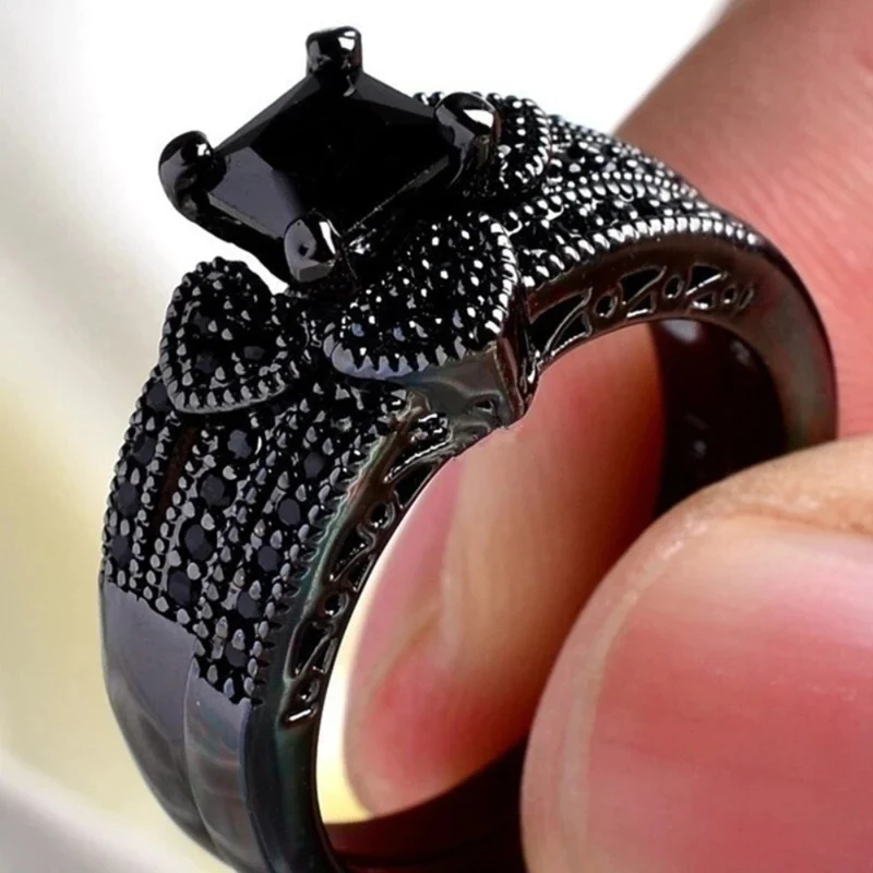 Grosse Bague Noire Punk