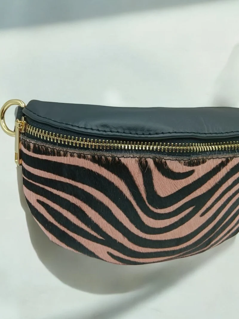 Sac banane en cuir motif zèbre rose et noir
