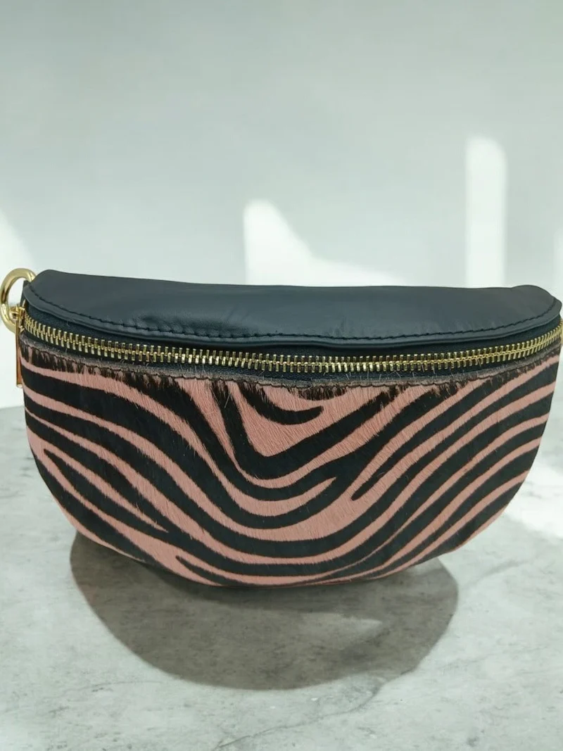 Sac banane en cuir motif zèbre rose et noir