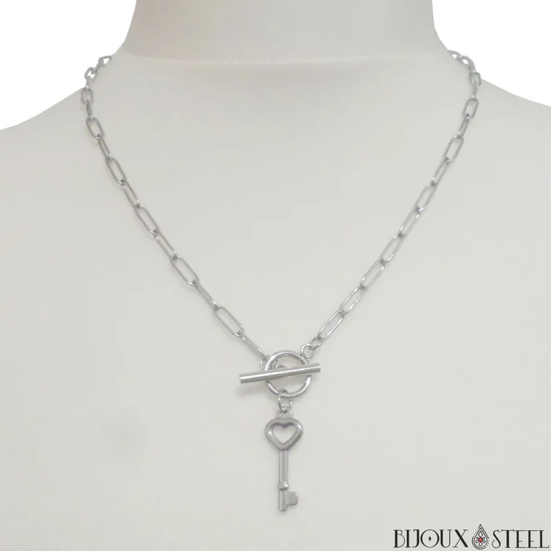 Collier maille trombone à pendentif clé en coeur sur fermoir en acier inoxydable