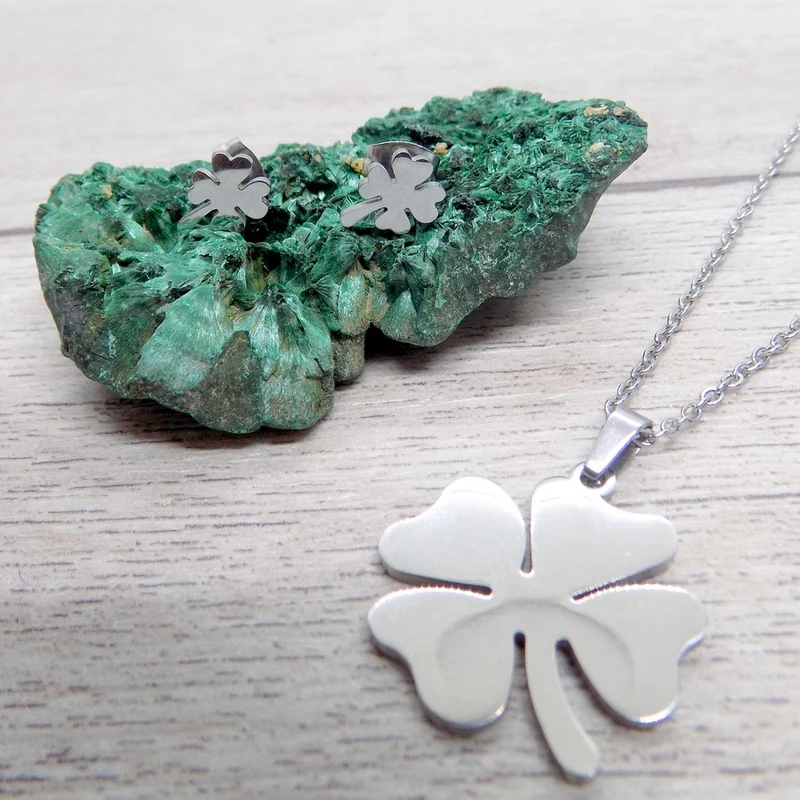 Boucles d'oreilles trèfles à quatre feuilles en acier inoxydable