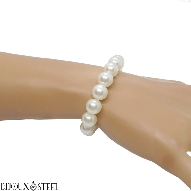 Bracelet de perles blanches nacrées