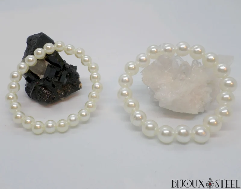 Bracelet de perles blanches nacrées