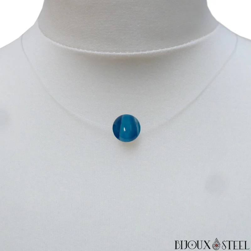 Collier à perle d'agate bleue sur fil de nylon