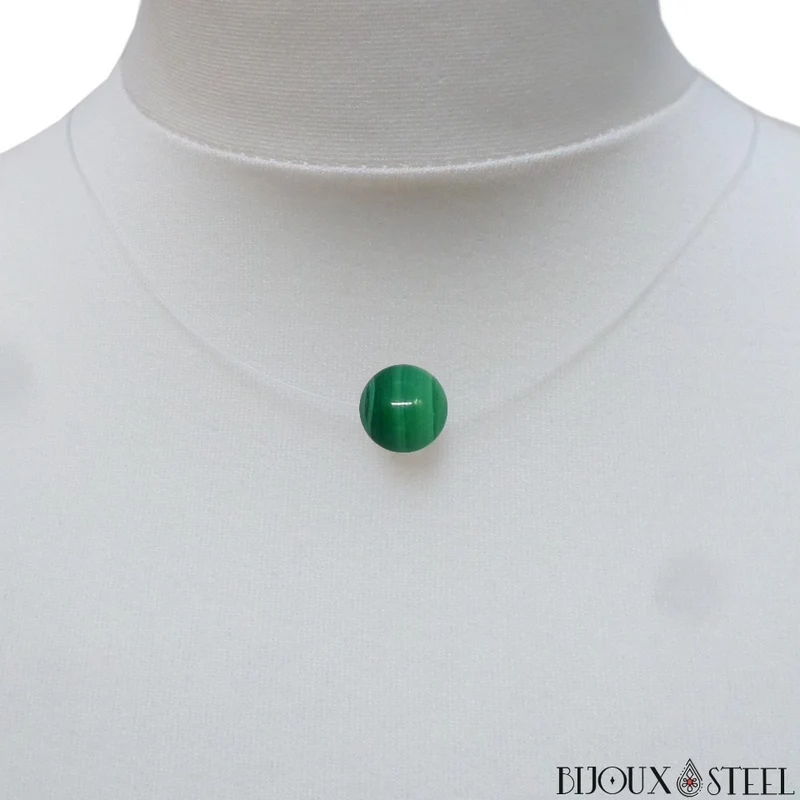 Collier à perle de malachite sur fil de nylon