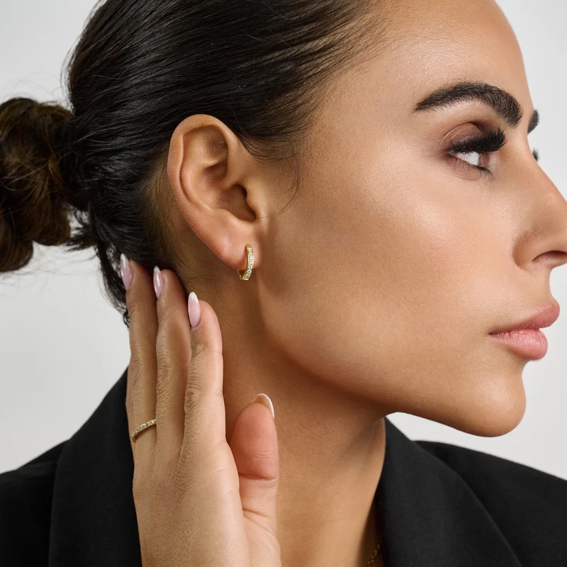 Boucles d'oreilles Huggie étroites serties de pierres